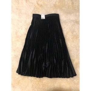 NWT H&M black midi pleated skirt